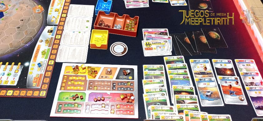 juego de mesa terraforming mars gestion de recursos oro y gestion de mercancias, cartas y puesta en mesa 