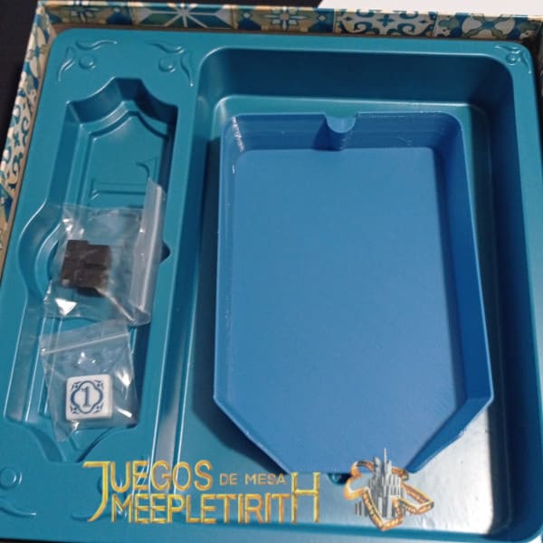 bandeja impresa 3D del juego de mesa azul en la caja